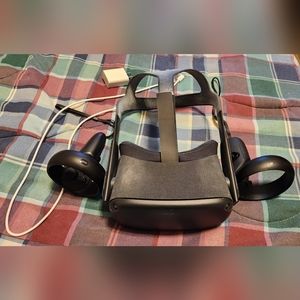 Original Oculus Quest w/ Controllers